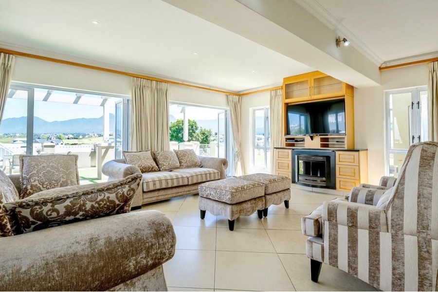 5 Bedroom Property for Sale in Kingswood Golf Estate Western Cape